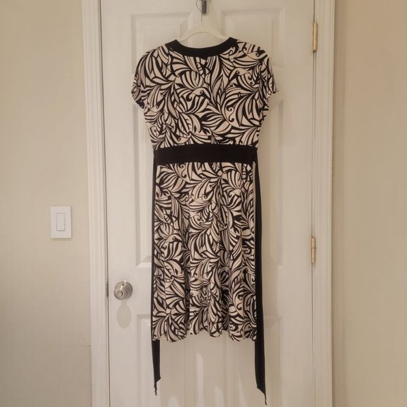 Eliza J  Dress Size 8 Brown Ivory Print Tie Waist Front Keyhole Stretch Knit - Picture 4 of 6